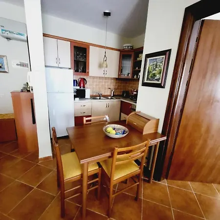 Апартаменты Cosy Flat Steps From The Sea