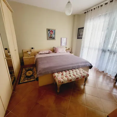 Cosy Flat Steps From The Sea Durrës