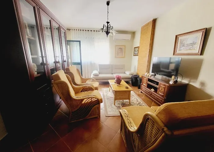 Cosy Flat Steps From The Sea Appartamento Durrës
